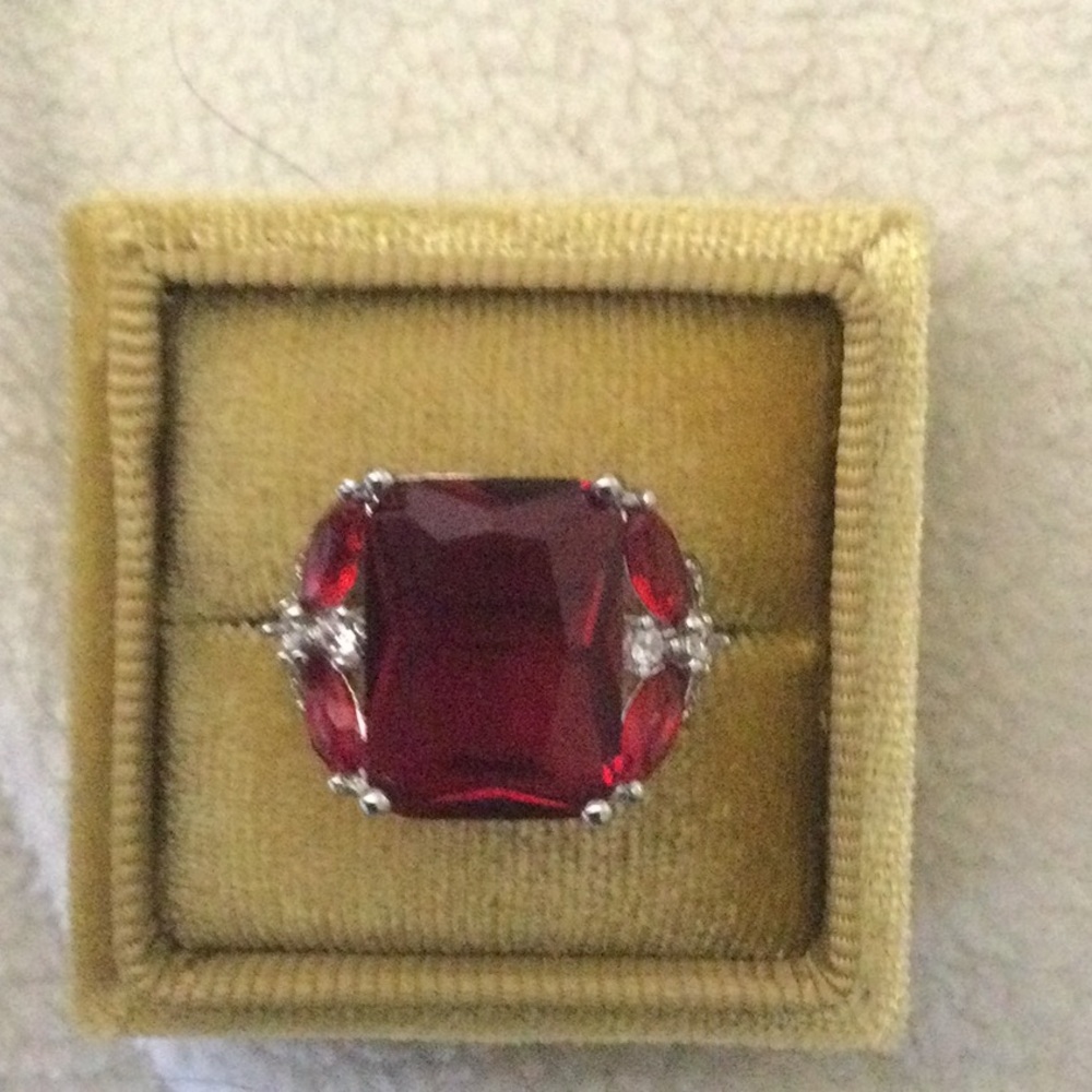 Elegant Red Gemstone Ring